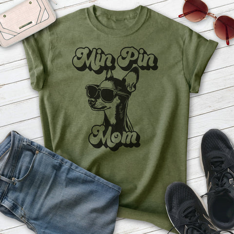 Min Pin Mom T-shirt